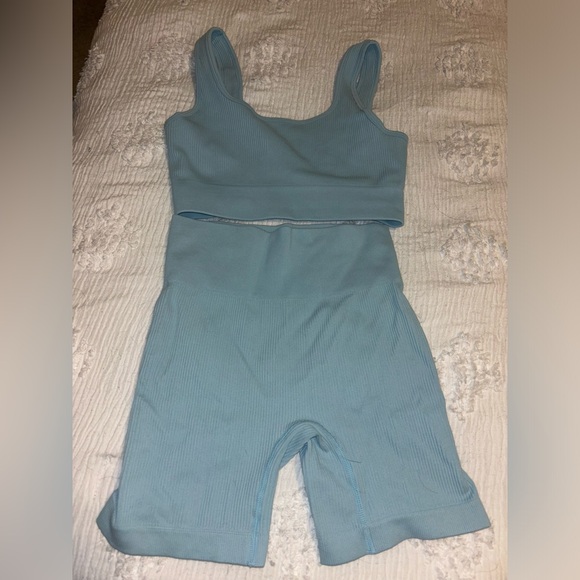 Amazon Seamless Workout Set - Picture 2 of 2